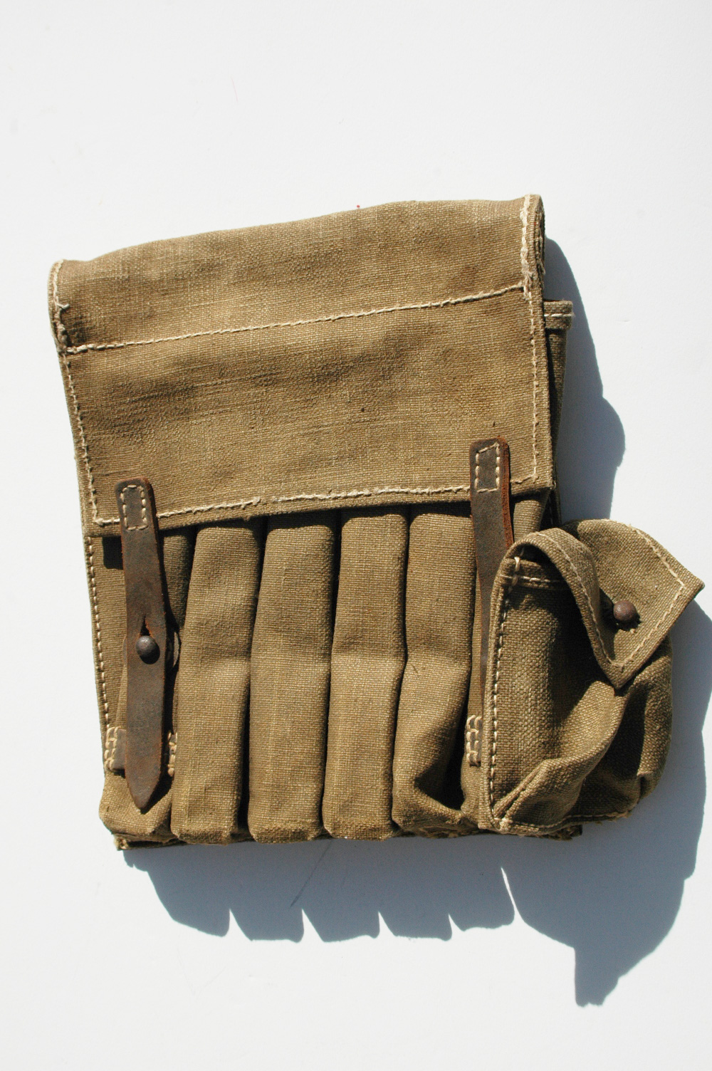 Reproduction MP40 6-Cell Pouch