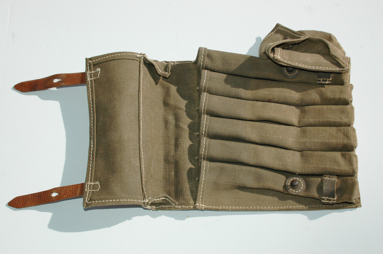 Reproduction MP40 6-Cell Pouch