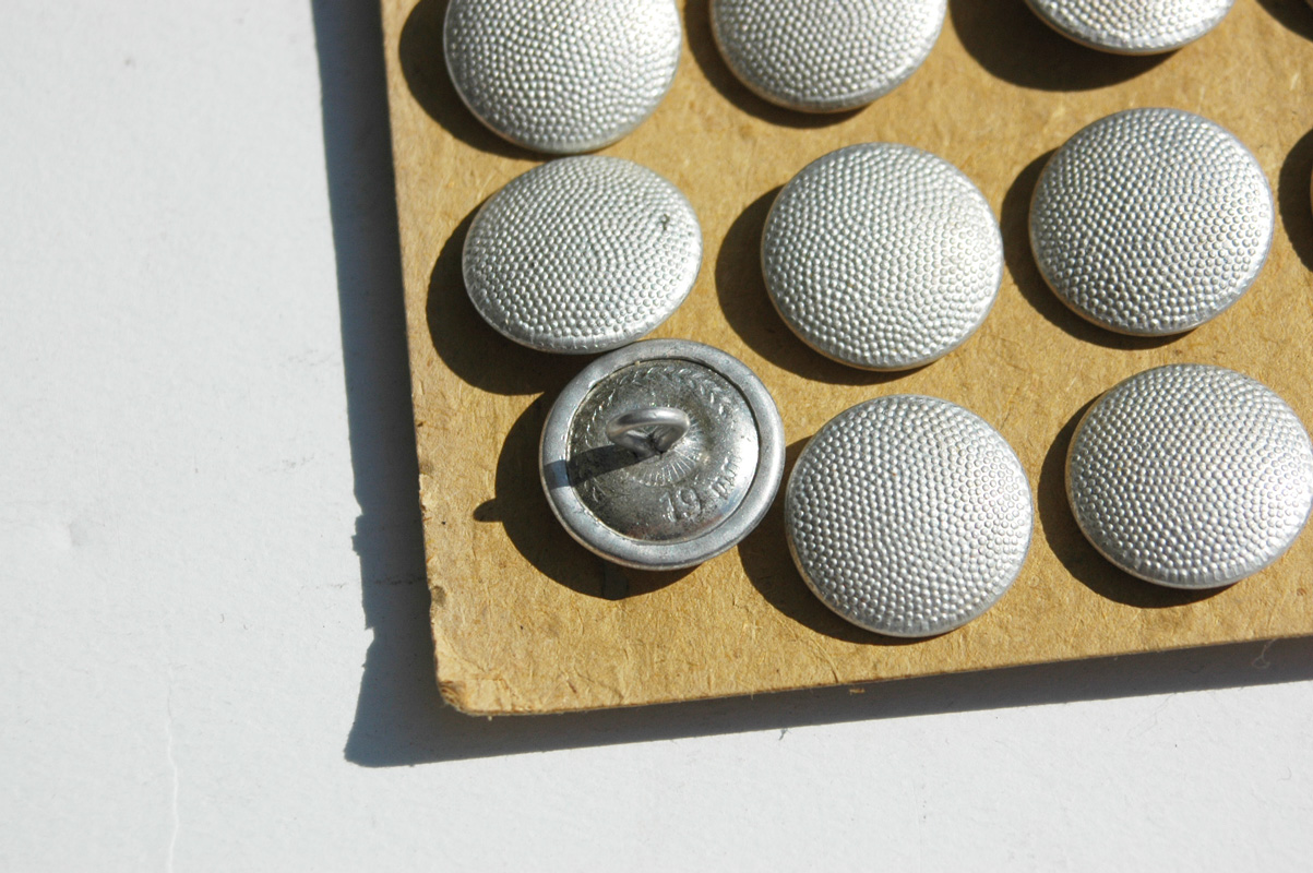 German WWII Silver Pebbled buttons on the Card
